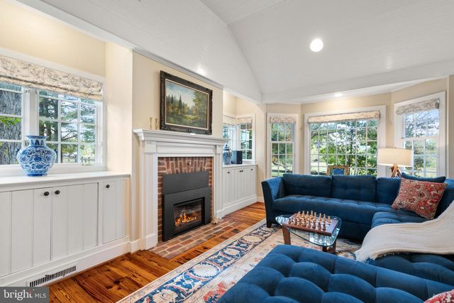 19937 EVERGREEN MILLS RD, Leesburg, VA 20175