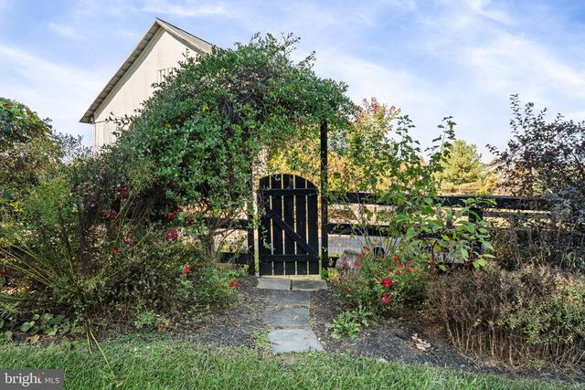 19937 EVERGREEN MILLS RD, Leesburg, VA 20175