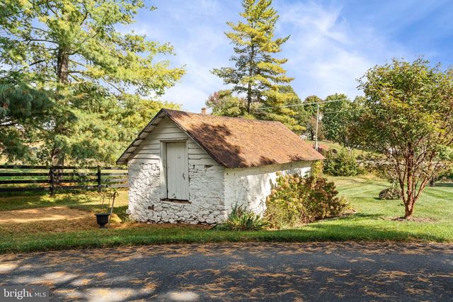 19937 EVERGREEN MILLS RD, Leesburg, VA 20175