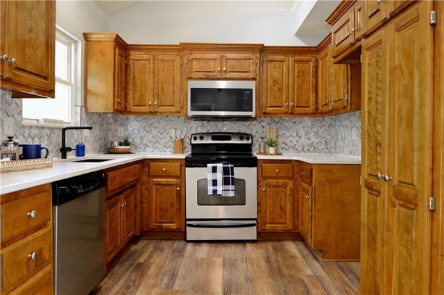 1409 NW NICHOLAS Drive, Grain Valley, MO 64029