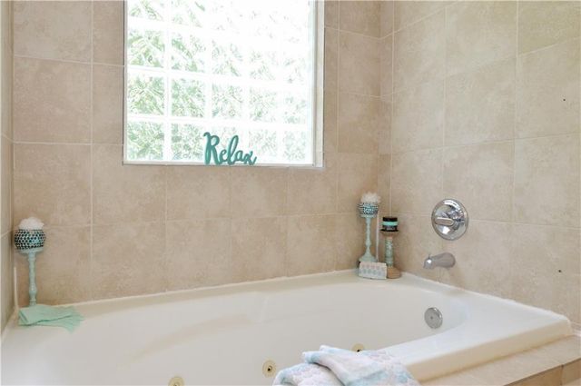 1409 NW NICHOLAS Drive, Grain Valley, MO 64029