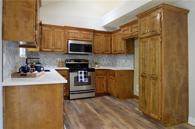 1409 NW NICHOLAS Drive, Grain Valley, MO 64029
