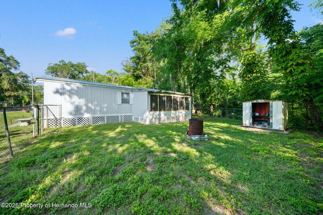 1940 County Road 428, Lake Panasoffkee, FL 33538