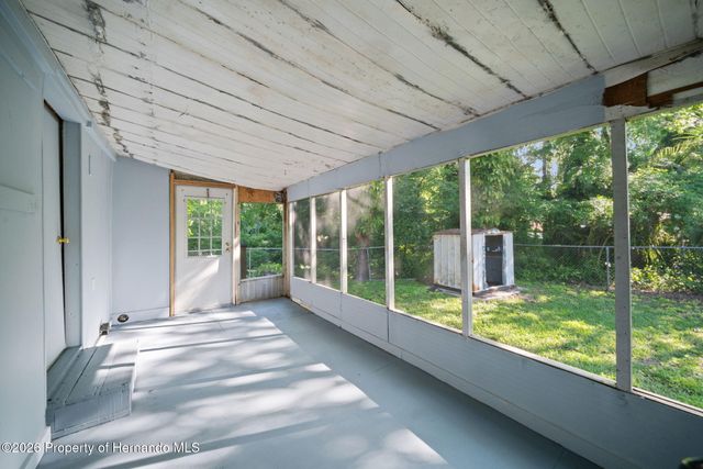 1940 County Road 428, Lake Panasoffkee, FL 33538