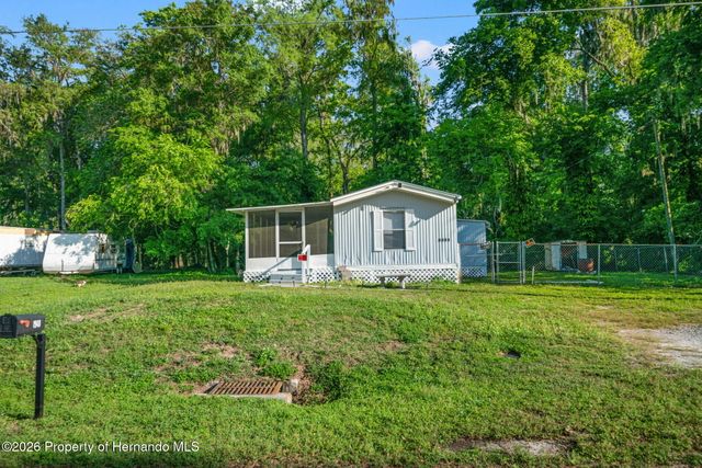 1940 County Road 428, Lake Panasoffkee, FL 33538