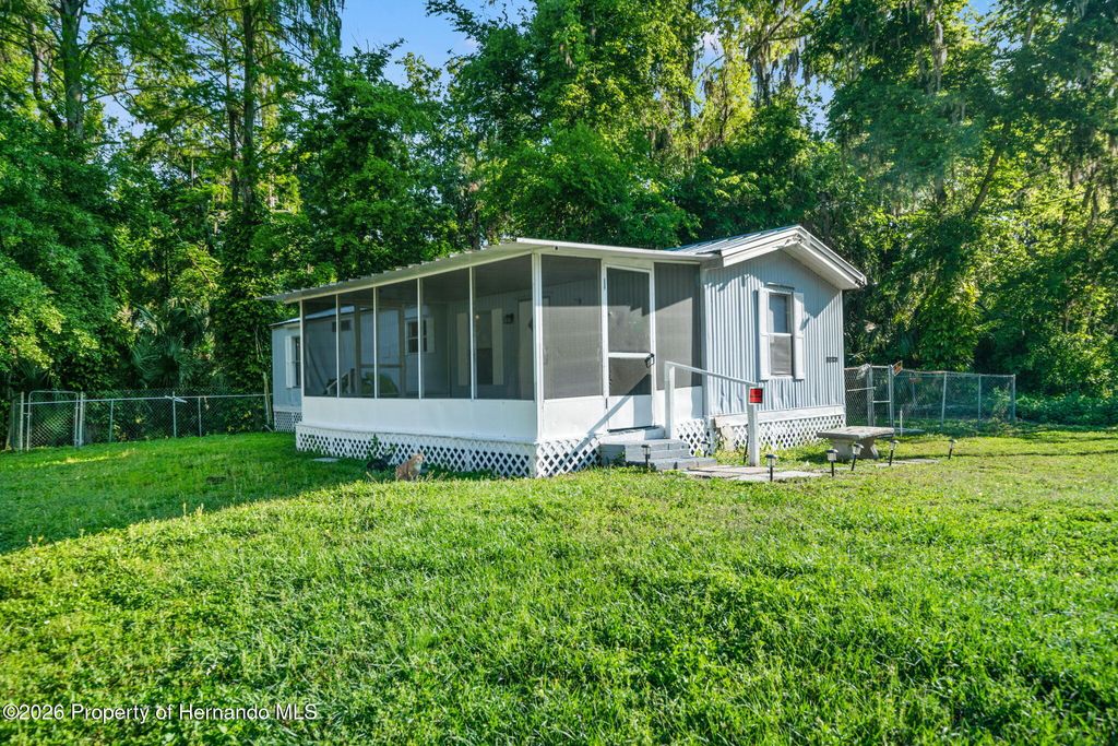 1940 County Road 428, Lake Panasoffkee, FL 33538