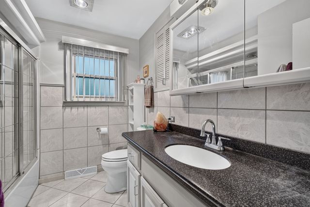 9915 S KENTON Avenue, Oak Lawn, IL 60453