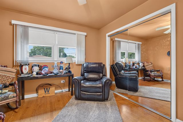 9915 S KENTON Avenue, Oak Lawn, IL 60453