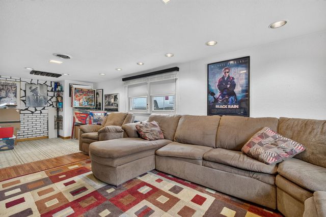 9915 S KENTON Avenue, Oak Lawn, IL 60453