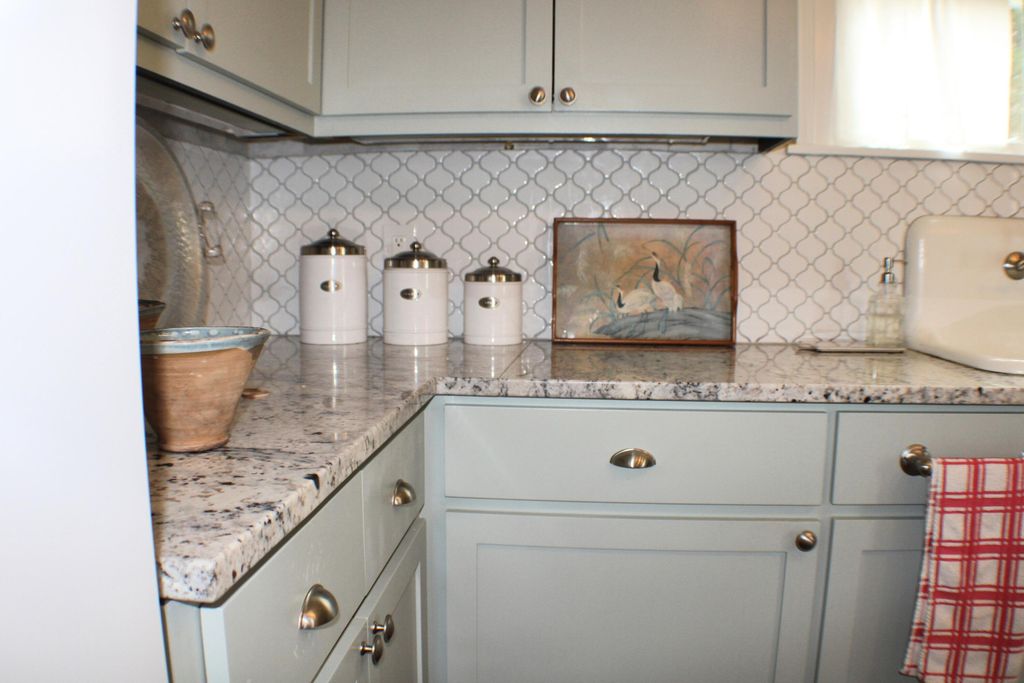 Image 11 of property listing at 408 S Gum Street, Summerville, SC 29483