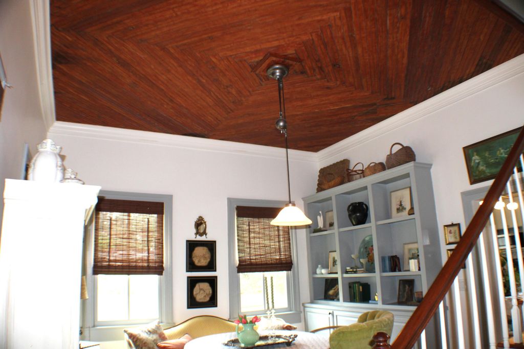 Image 13 of property listing at 408 S Gum Street, Summerville, SC 29483