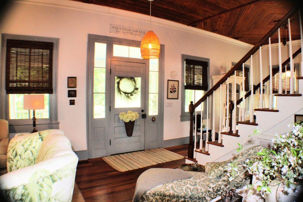 Image 18 of property listing at 408 S Gum Street, Summerville, SC 29483