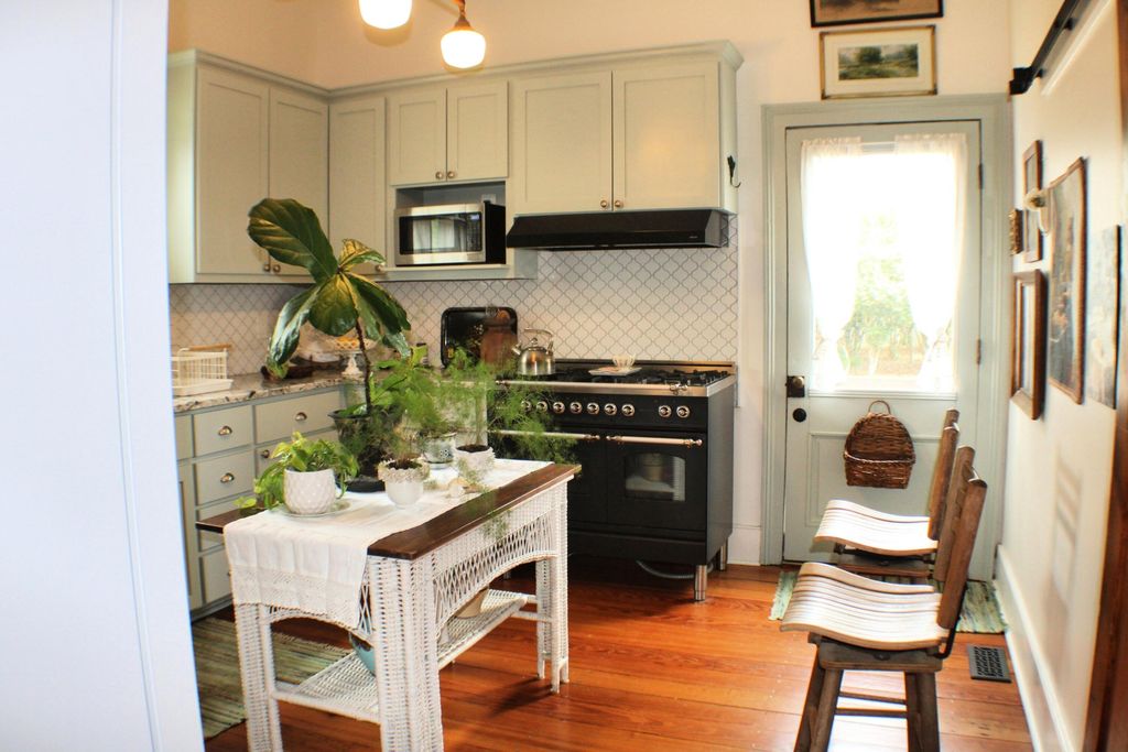 Image 19 of property listing at 408 S Gum Street, Summerville, SC 29483