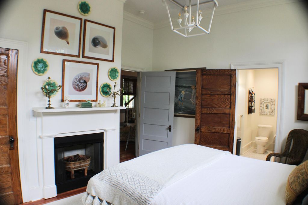 Image 22 of property listing at 408 S Gum Street, Summerville, SC 29483