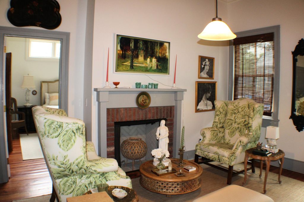 Image 5 of property listing at 408 S Gum Street, Summerville, SC 29483
