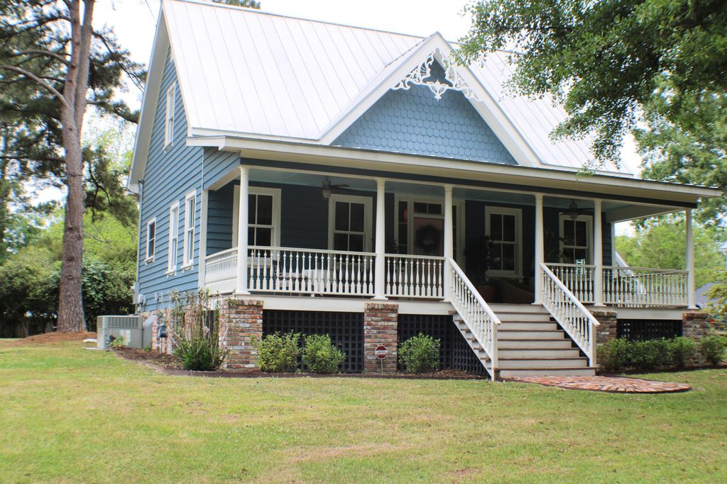 Image 52 of property listing at 408 S Gum Street, Summerville, SC 29483