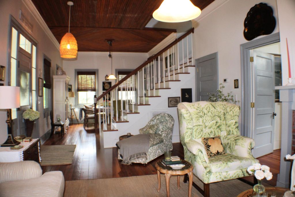 Image 6 of property listing at 408 S Gum Street, Summerville, SC 29483