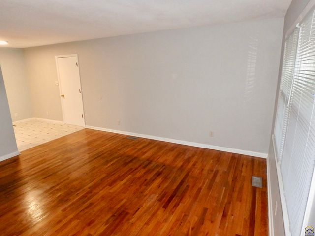 115 SW 40th Ter, Topeka, KS 66609