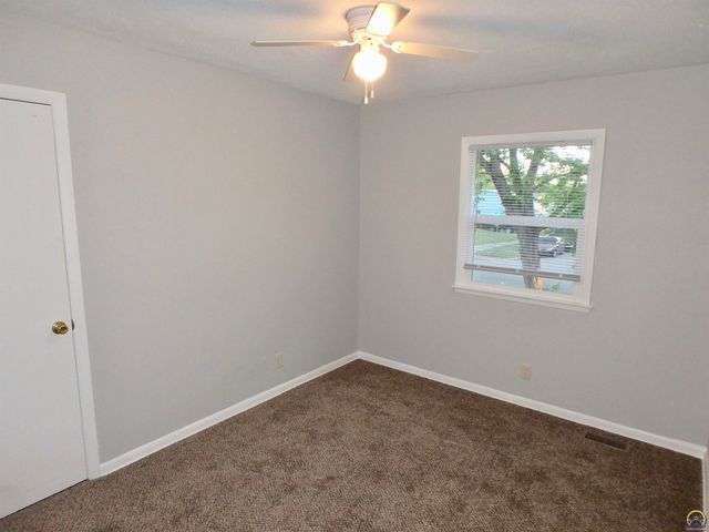 115 SW 40th Ter, Topeka, KS 66609