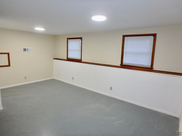 115 SW 40th Ter, Topeka, KS 66609