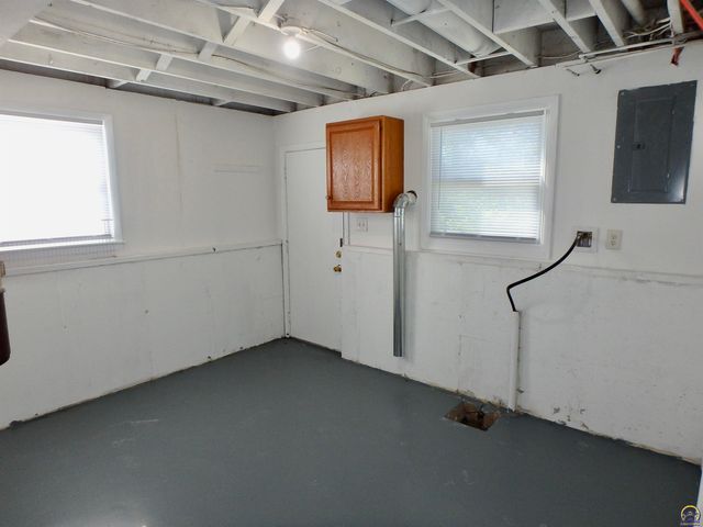 115 SW 40th Ter, Topeka, KS 66609