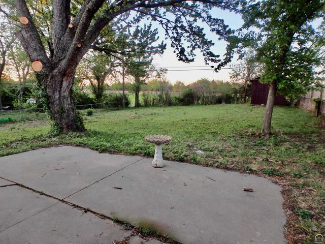 115 SW 40th Ter, Topeka, KS 66609