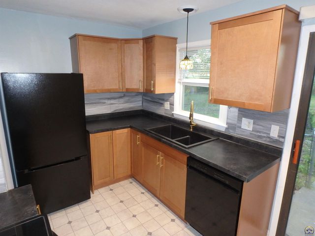 115 SW 40th Ter, Topeka, KS 66609