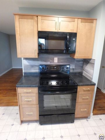 115 SW 40th Ter, Topeka, KS 66609