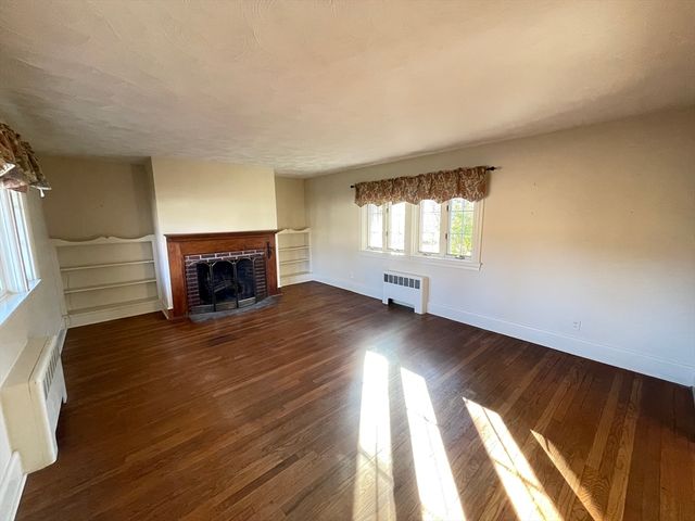 10 Millwood Cir, Framingham, MA 01701