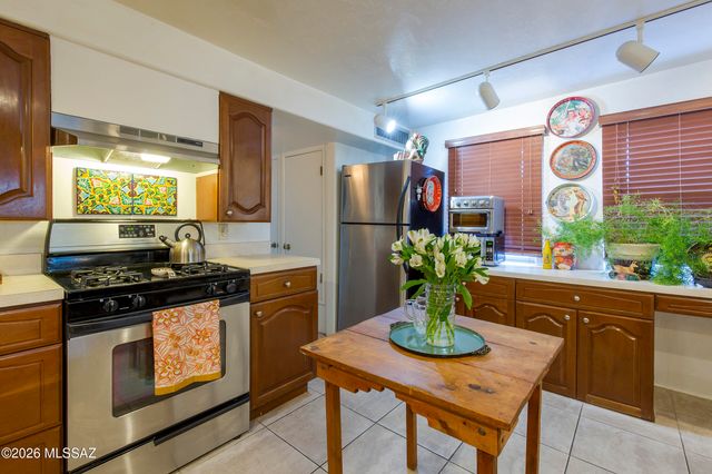 3825 N Tyndall Avenue, Tucson, AZ 85719
