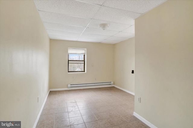 1938 W MARKET ST, York, PA 17404