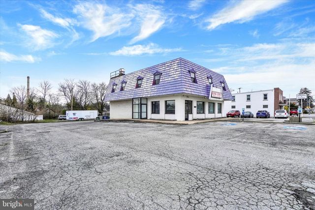 1938 W MARKET ST, York, PA 17404