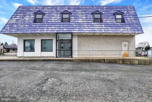 1938 W MARKET ST, York, PA 17404