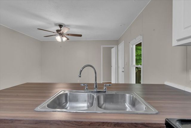 181 Medley Ln, Estill Springs, TN 37330