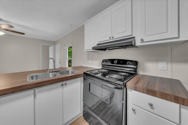 181 Medley Ln, Estill Springs, TN 37330