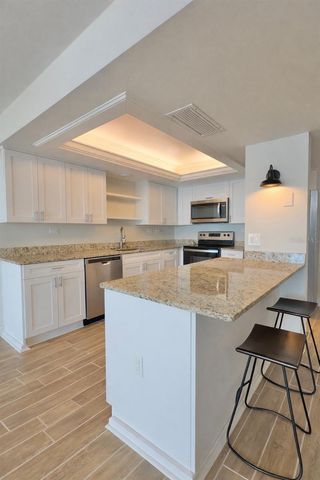 500 TREASURE ISLAND CSWY 109, Treasure Island, FL 33706