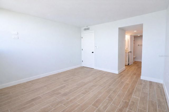 500 TREASURE ISLAND CSWY 109, Treasure Island, FL 33706