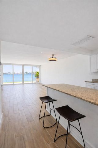 500 TREASURE ISLAND CSWY 109, Treasure Island, FL 33706