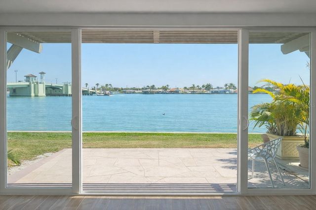 500 TREASURE ISLAND CSWY 109, Treasure Island, FL 33706