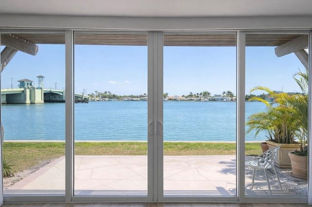 500 TREASURE ISLAND CSWY 109, Treasure Island, FL 33706