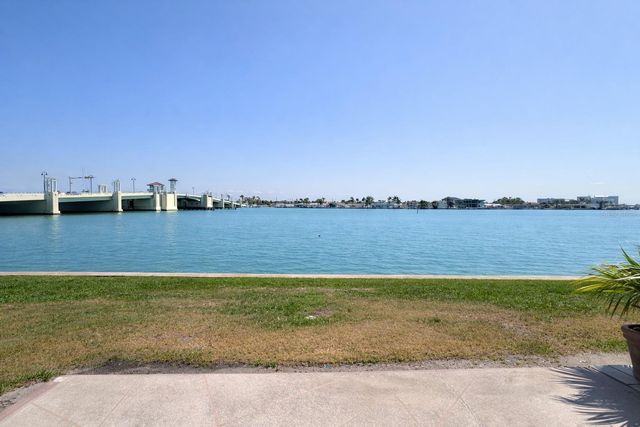 500 TREASURE ISLAND CSWY 109, Treasure Island, FL 33706