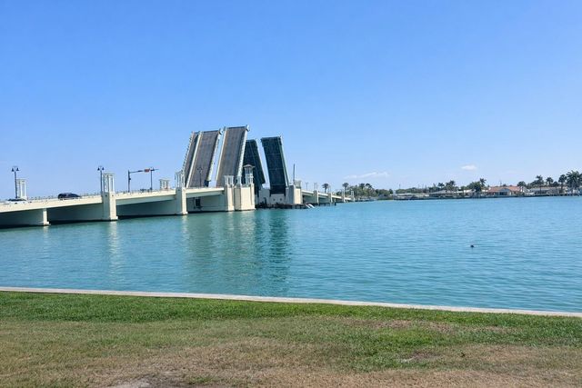 500 TREASURE ISLAND CSWY 109, Treasure Island, FL 33706