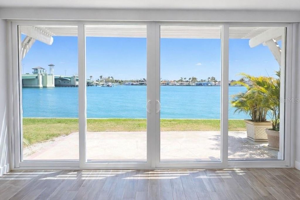 500 TREASURE ISLAND CSWY 109, Treasure Island, FL 33706