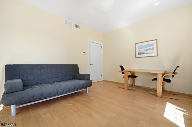 133 Summit Ave 43, Summit City, NJ 07901