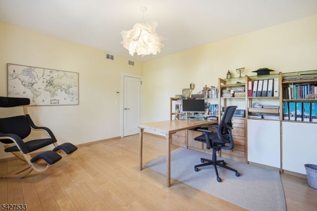 133 Summit Ave 43, Summit City, NJ 07901