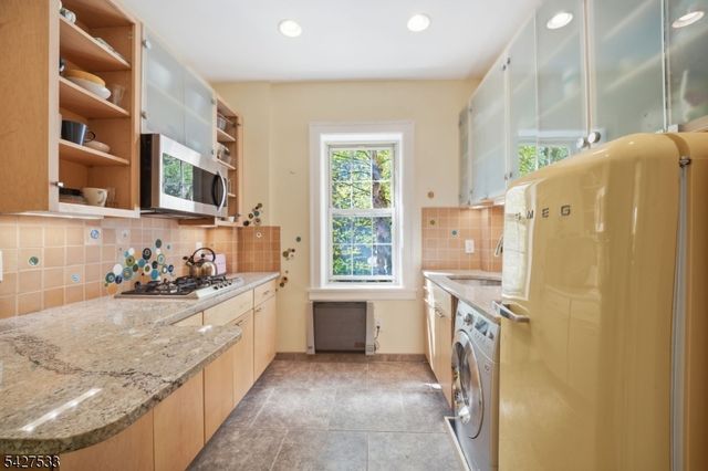 133 Summit Ave 43, Summit City, NJ 07901