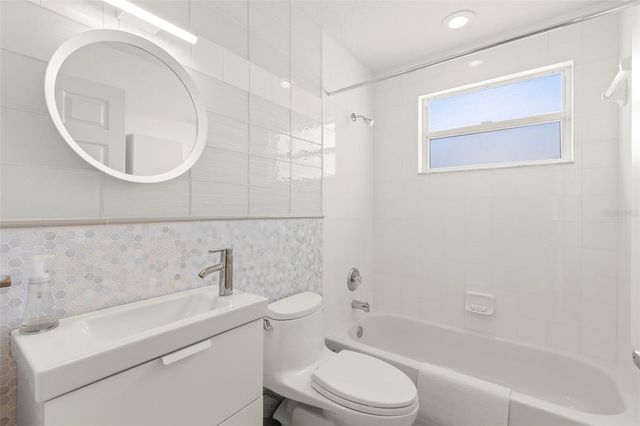 6758 FAIRVIEW TERRACE, Bradenton, FL 34203