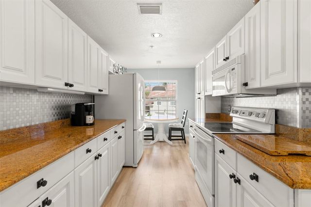 6758 FAIRVIEW TERRACE, Bradenton, FL 34203