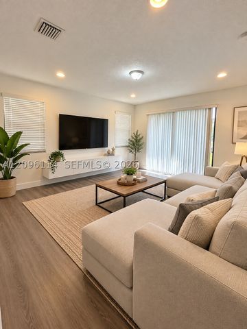 9883 W 34th Ln 9883, Hialeah, FL 33018