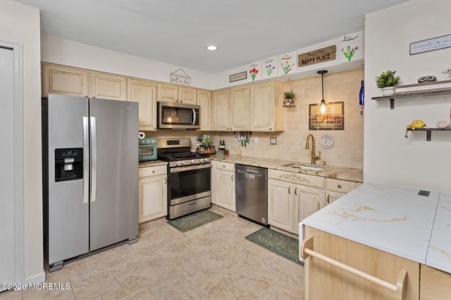 232 Century Way, Manalapan, NJ 07726
